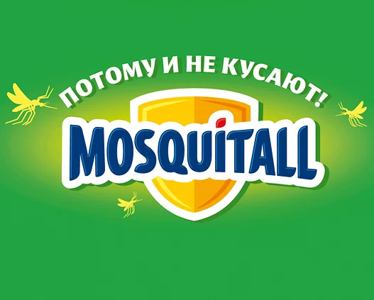 Зеленый фон с желтыми комарами, желтым щитом и жирным текстом MOSQUITALL спереди. Выше русский текст: ПОТОМУ И НЕ КУСАЮТ!, что означает «Вот почему они не кусаются!». А прикосновение Soldis улучшает дизайн.