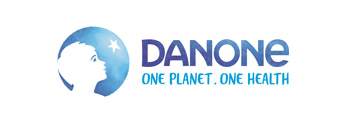 Логотип Danone с синим силуэтом лица ребенка, смотрящего на звезду, со словами DANONE и слоганом «Одна планета. Одно здоровье» синим текстом на белом фоне, созданный по вдохновению Солдиса.