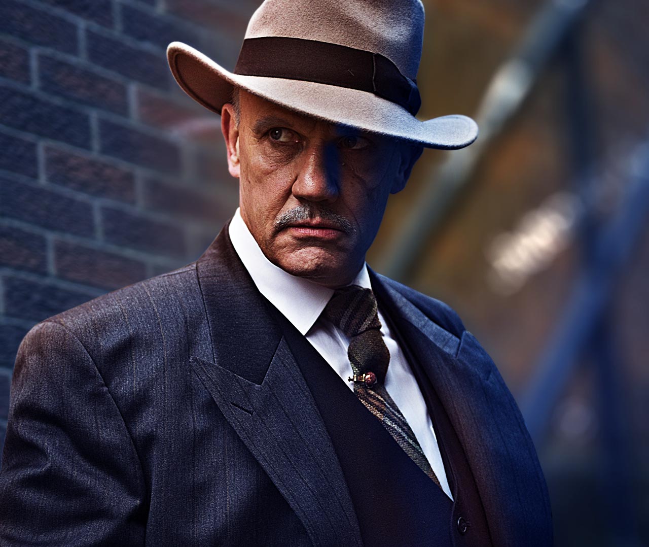 Бутылка виски Nucky Thompson. Мудборд в дизайне от Soldis.