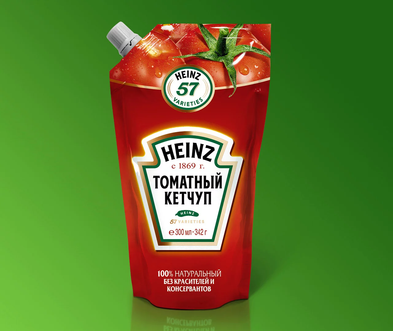 Дог-пак томатного кетчупа Heinz с русским текстом и изображением томата сверху на ярко-зеленом фоне. Упаковка Soldis подчеркивает натуральные ингредиенты без добавок и консервантов.