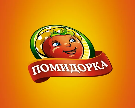 Мультяшный помидор с улыбающимся лицом, зелеными листьями сверху и длинными ресницами находится внутри зелено-желтого овала. Ниже красная лента отображает слово Помидорка белыми кириллическими буквами на оранжевом фоне от Soldis.