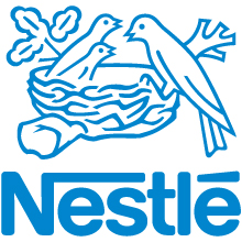Синий логотип Nestlé с птицей, кормящей двух птенцов в гнезде на ветке, со словом Nestlé, написанным ниже жирными синими буквами. Soldis добавляет уникальный штрих к этому знаковому дизайну.