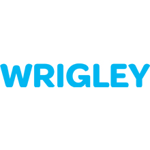 На изображении изображено слово WRIGLEY, написанное жирным шрифтом, заглавными буквами светло-голубого цвета на белом фоне, выполненное в характерном стиле Soldis.